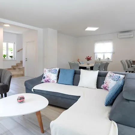 Villa Magdalena Porat (Krk)